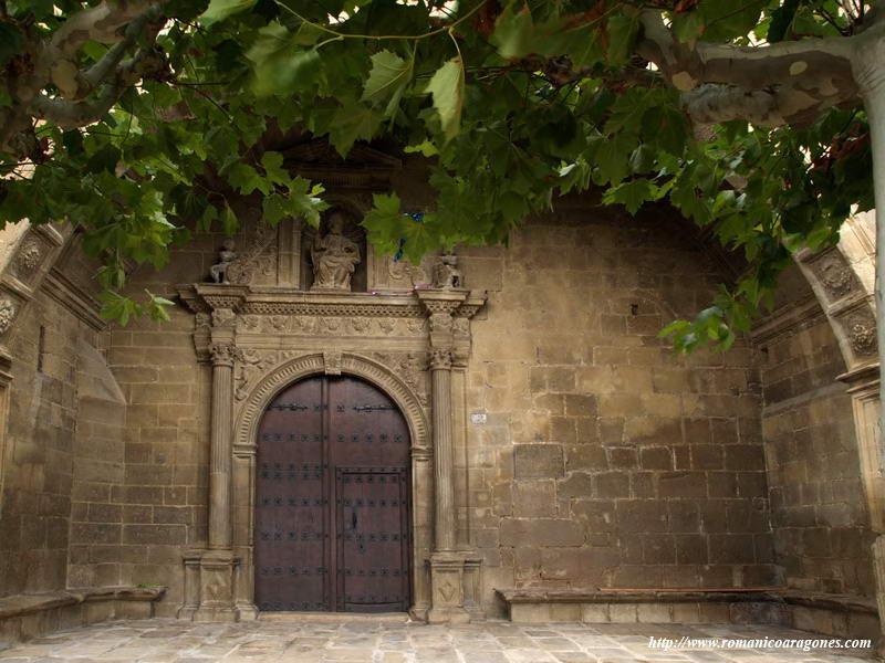 PORTADA RENACENTISTA AL LADO SUR DEL TEMPLO, BAJO PORCHE